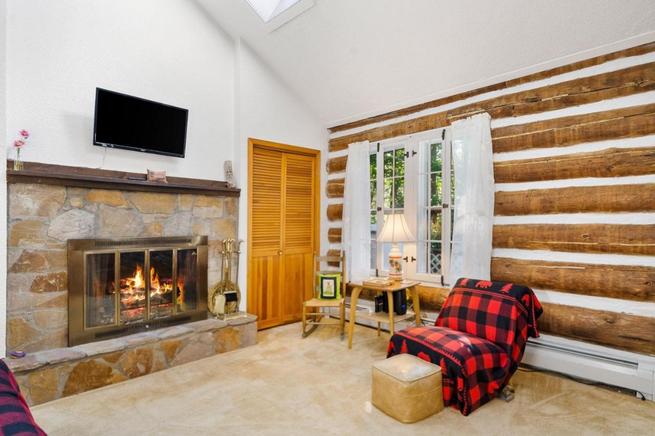 Cozy Condo By Tripp Lake Warrensburg المظهر الخارجي الصورة