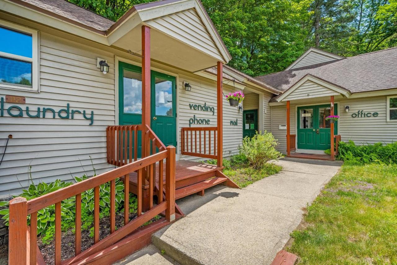 Cozy Condo By Tripp Lake Warrensburg المظهر الخارجي الصورة